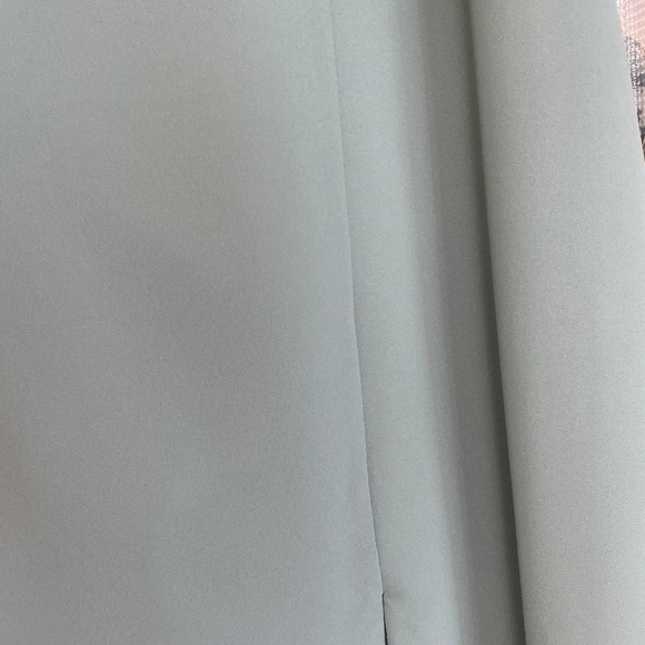 David’s Bridal Chiffon Corset Dress with Flutter Sleeves - Picture 4 of 6